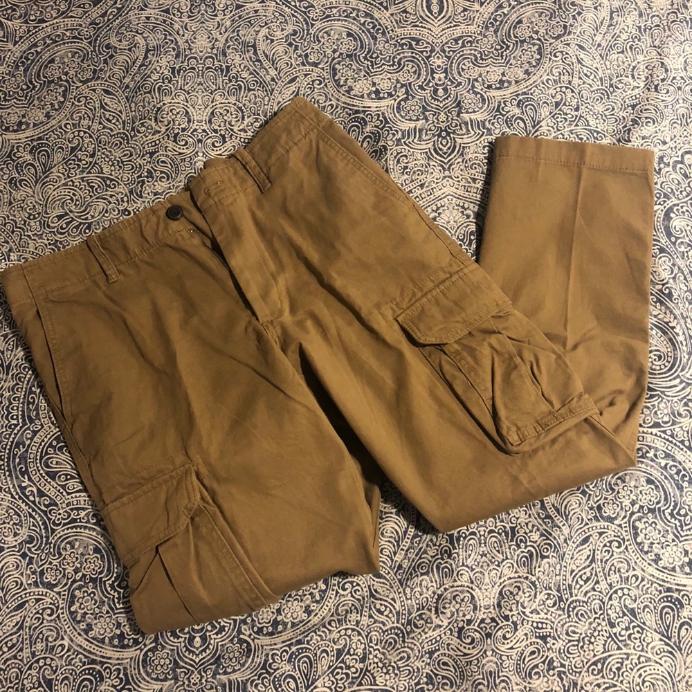 Old Navy Cargos 31x30